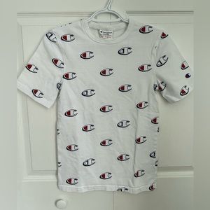 Champion all-over Logo tHick White T-Shirt.  Men’s EXTRA SMALL. EUC
